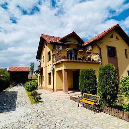 Leto House Apartment Targu Jiu Bagian luar foto