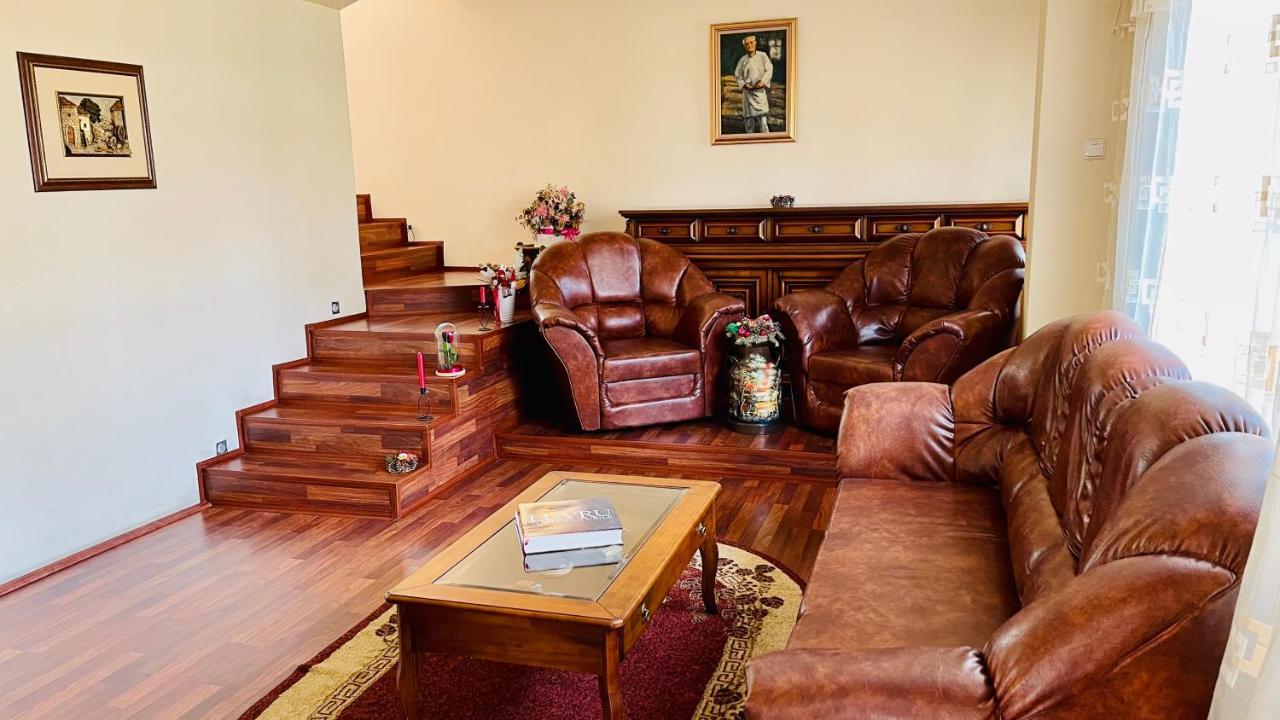 Leto House Apartment Targu Jiu Bagian luar foto