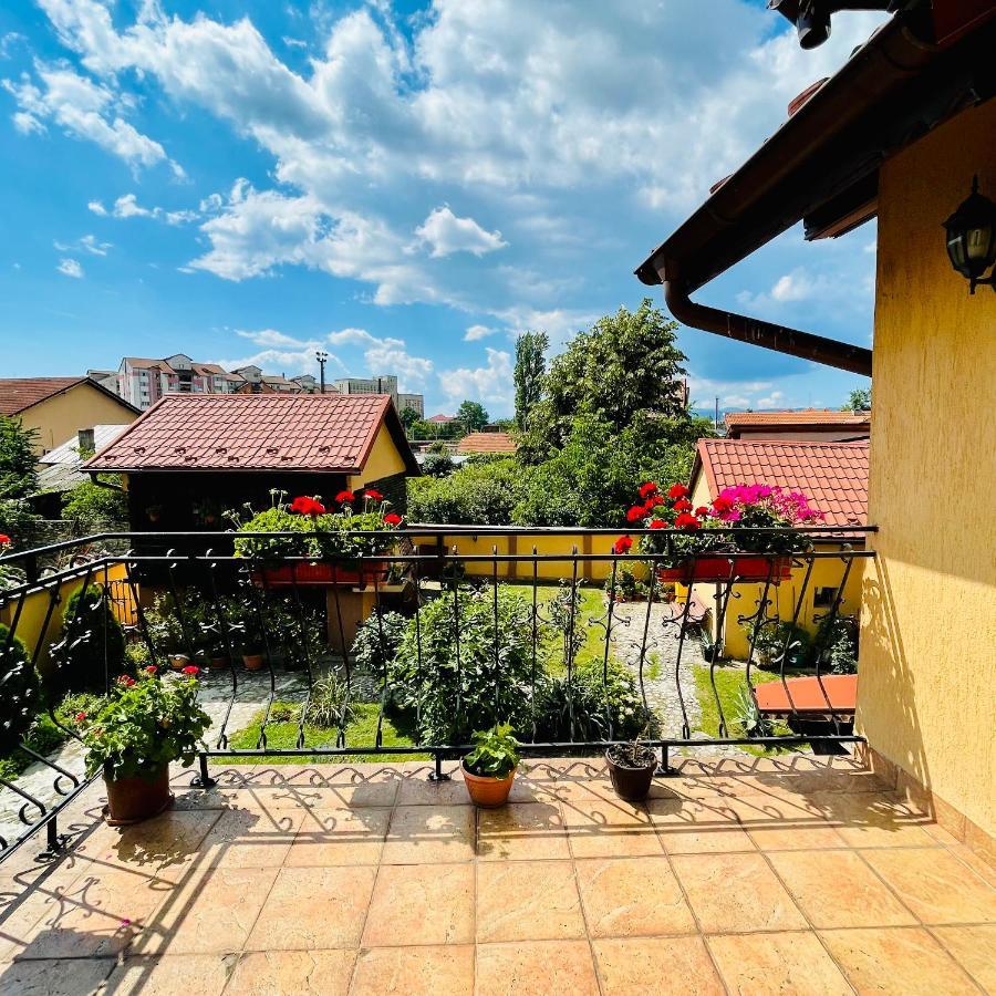 Leto House Apartment Targu Jiu Bagian luar foto