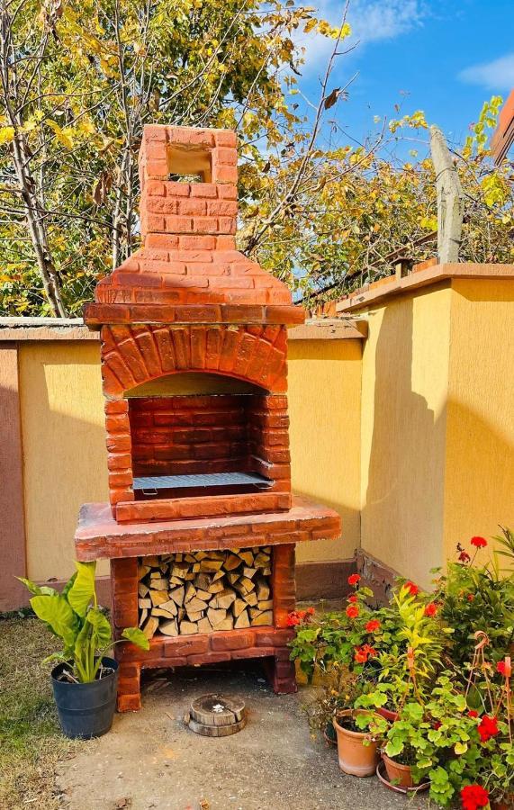 Leto House Apartment Targu Jiu Bagian luar foto