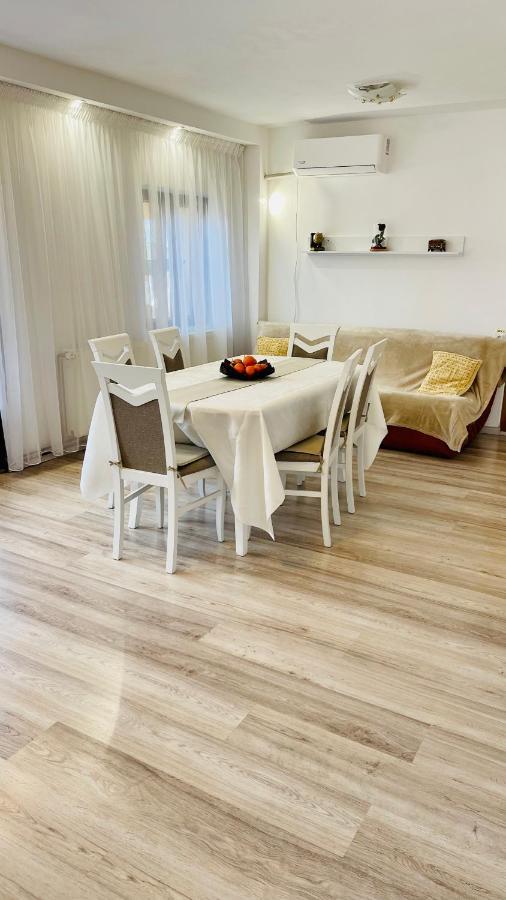 Leto House Apartment Targu Jiu Bagian luar foto