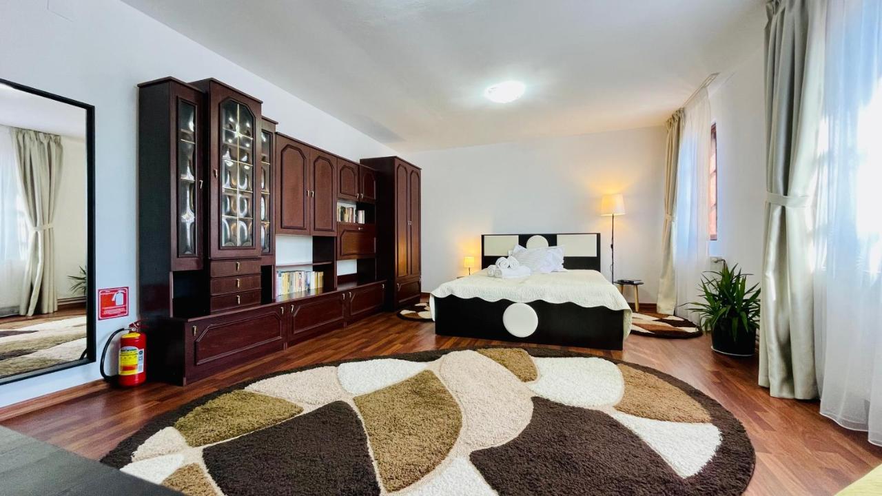 Leto House Apartment Targu Jiu Bagian luar foto