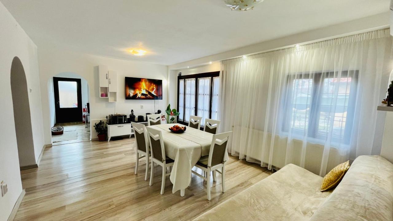 Leto House Apartment Targu Jiu Bagian luar foto