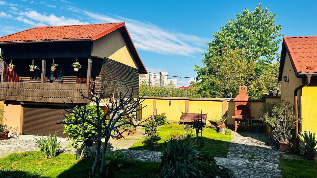 Leto House Apartment Targu Jiu Bagian luar foto