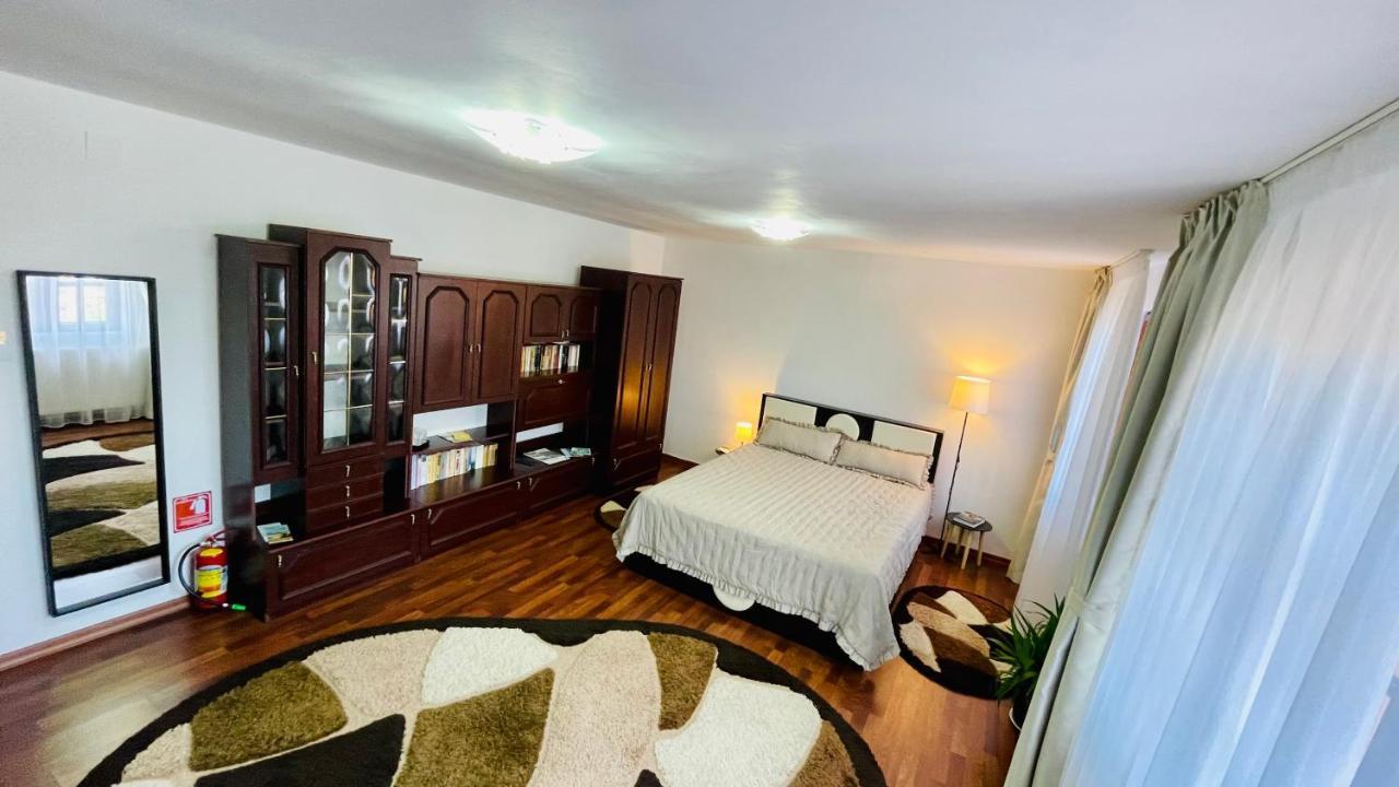 Leto House Apartment Targu Jiu Bagian luar foto