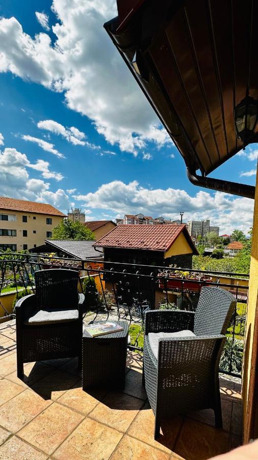 Leto House Apartment Targu Jiu Bagian luar foto