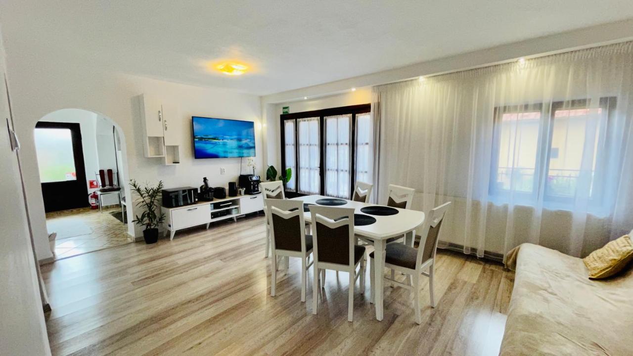 Leto House Apartment Targu Jiu Bagian luar foto