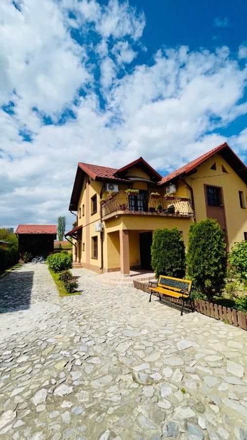 Leto House Apartment Targu Jiu Bagian luar foto