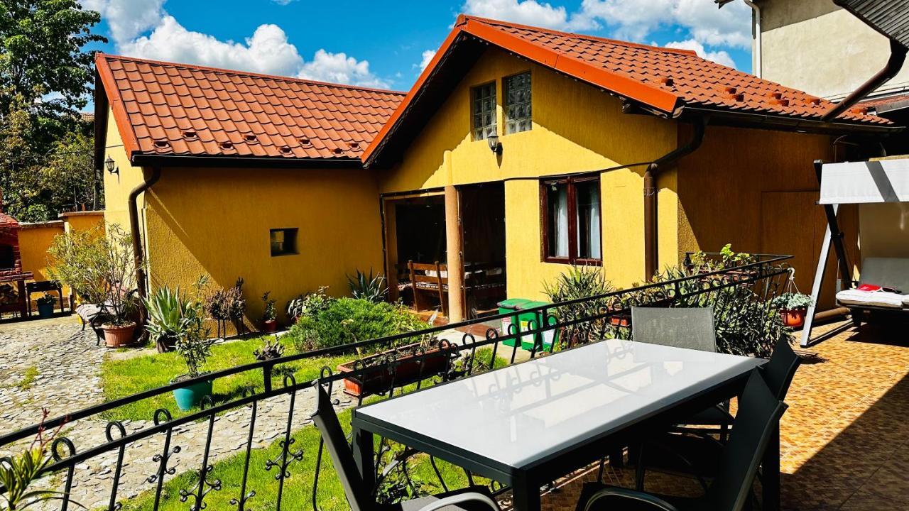 Leto House Apartment Targu Jiu Bagian luar foto